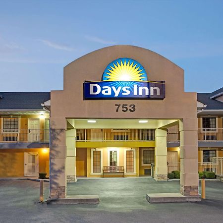 Days Inn By Wyndham Marietta White Water מראה חיצוני תמונה