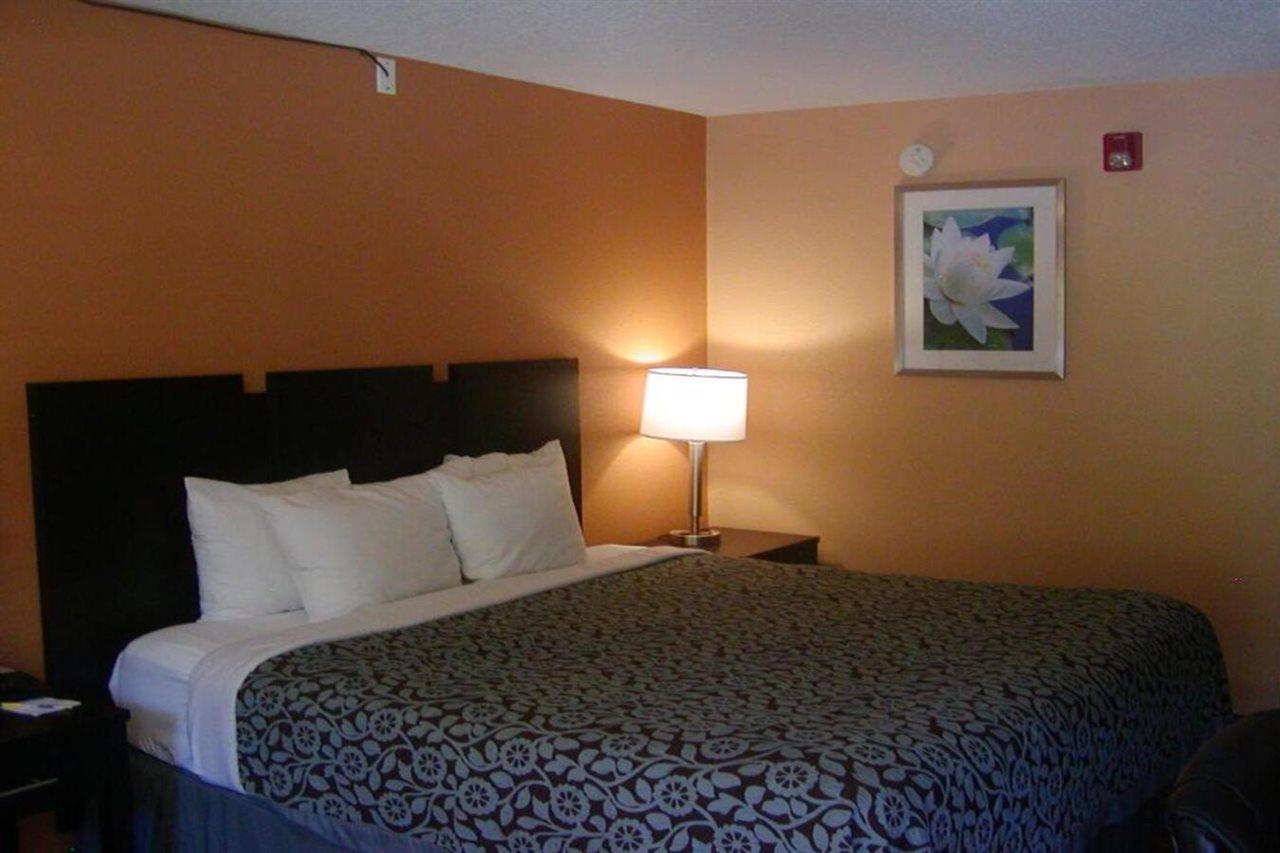 Days Inn By Wyndham Marietta White Water מראה חיצוני תמונה