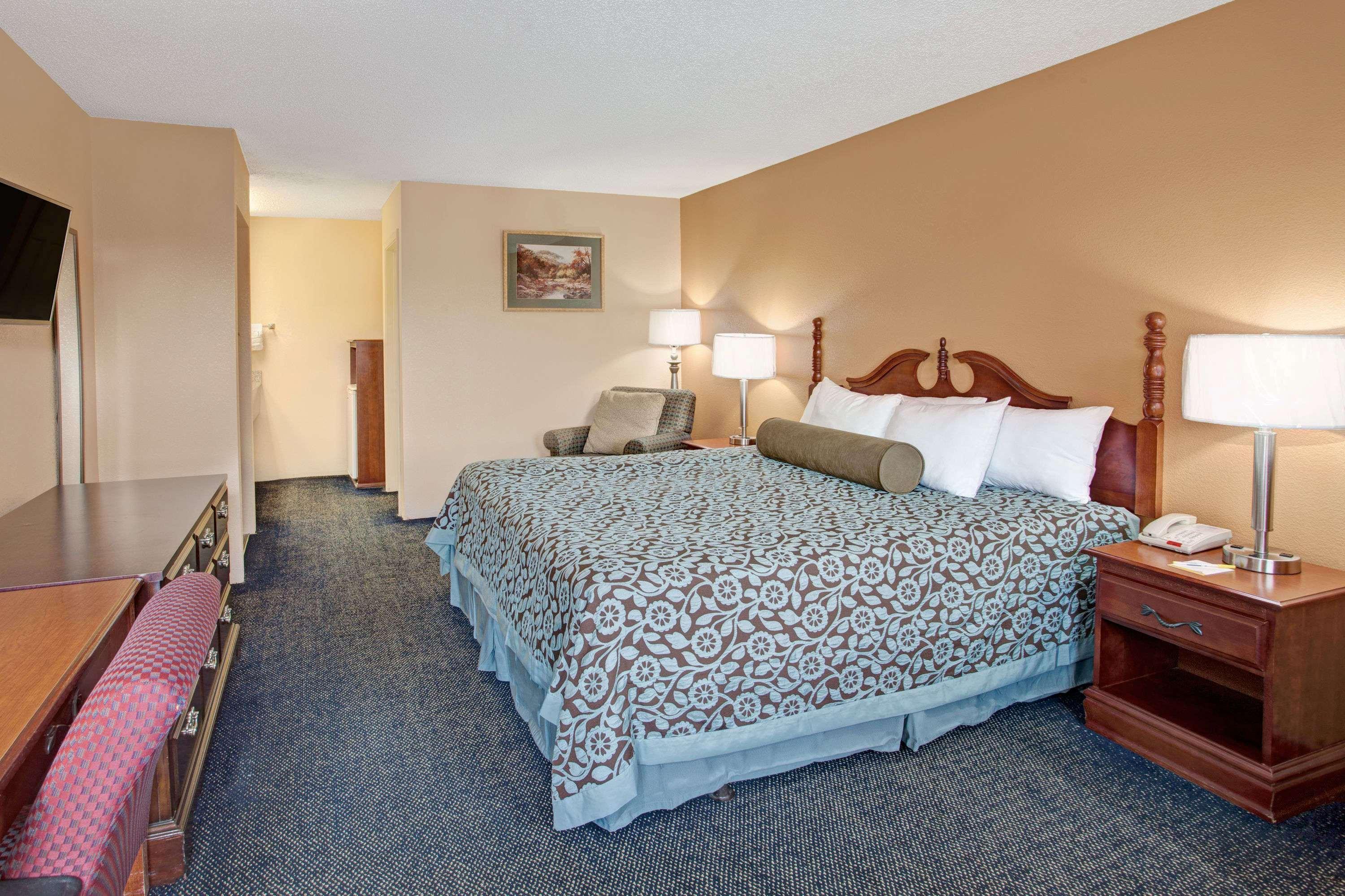 Days Inn By Wyndham Marietta White Water מראה חיצוני תמונה
